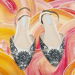 ***BETSEY JOHNSON*** Molly Flats, Size 7.5 in Ivory